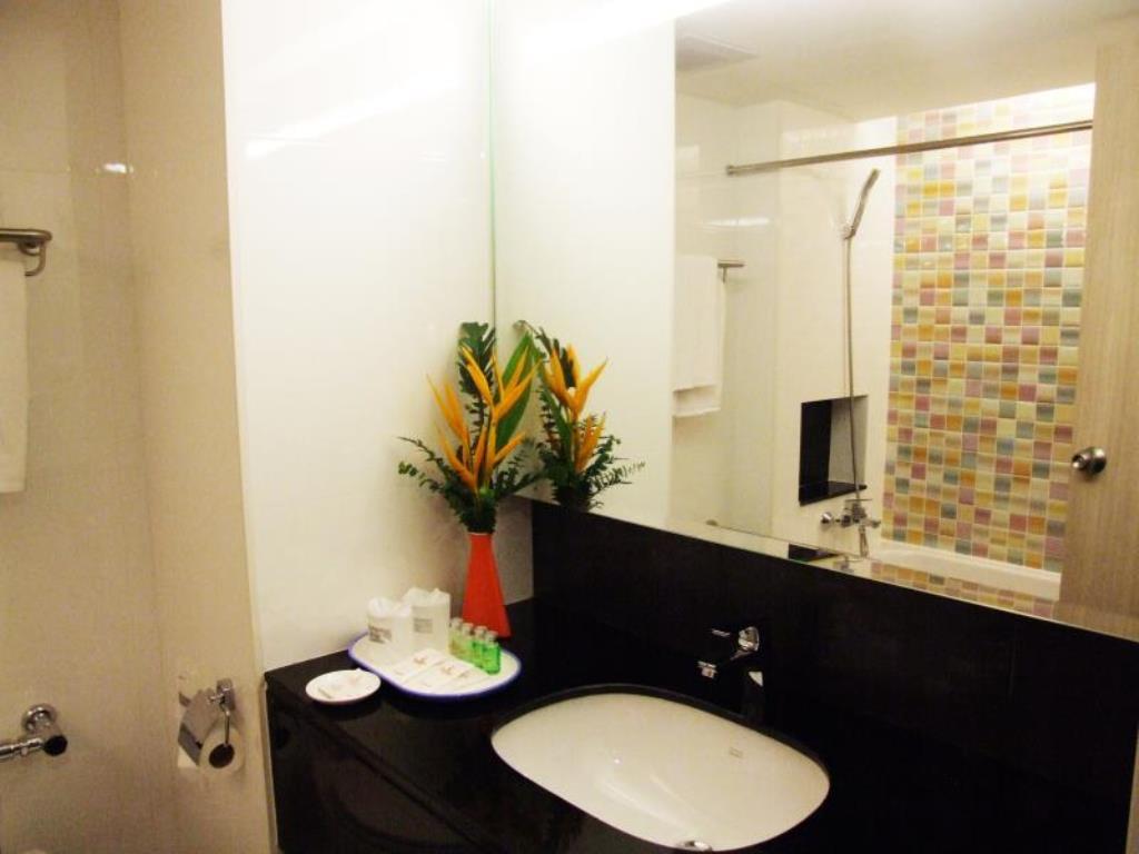 Grand Tower Inn Sathorn Hotel Bangkok Luaran gambar
